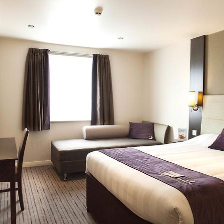 Premier Inn Ντανφέρμλιν Εξωτερικό φωτογραφία