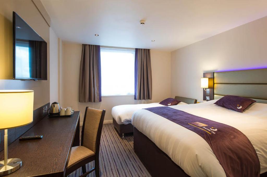 Premier Inn Ντανφέρμλιν Δωμάτιο φωτογραφία