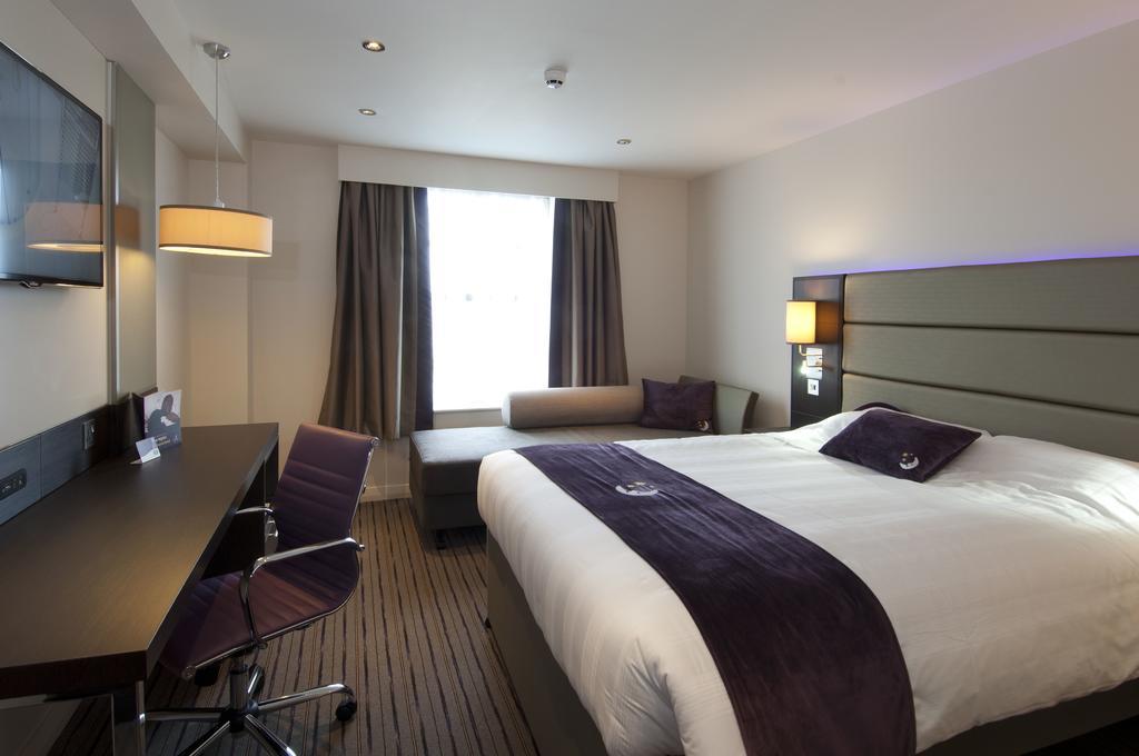 Premier Inn Ντανφέρμλιν Δωμάτιο φωτογραφία