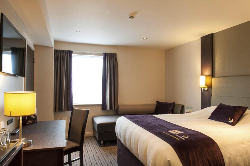 Premier Inn Ντανφέρμλιν Δωμάτιο φωτογραφία