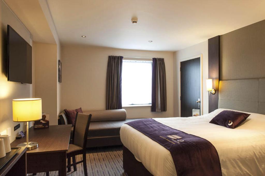 Premier Inn Ντανφέρμλιν Δωμάτιο φωτογραφία
