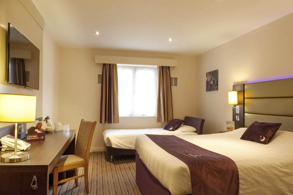 Premier Inn Ντανφέρμλιν Δωμάτιο φωτογραφία