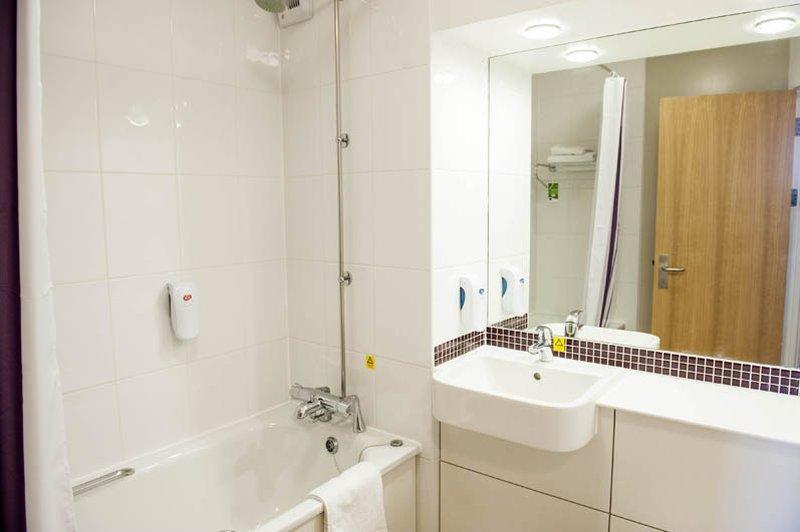 Premier Inn Ντανφέρμλιν Εξωτερικό φωτογραφία