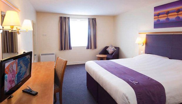 Premier Inn Ντανφέρμλιν Εξωτερικό φωτογραφία